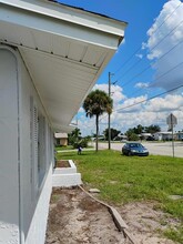 21440 Midway Blvd in Port Charlotte, FL - Building Photo - Building Photo