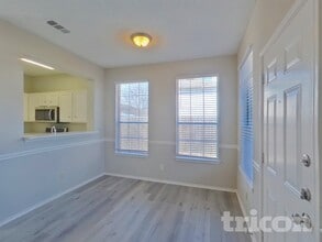 1135 Colbert Ln, Unit 8 in Duncanville, TX - Foto de edificio - Building Photo