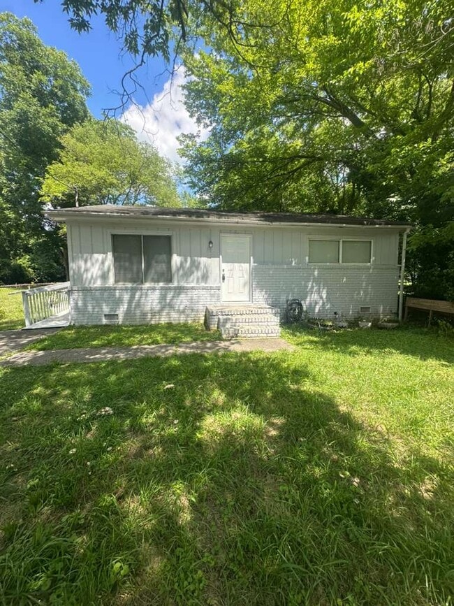 property at 533 Branham Ave SW