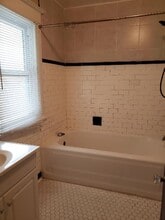 918 E Locust St in Davenport, IA - Building Photo - Building Photo