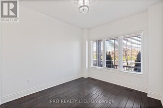470 SAVOLINE Blvd in Milton, ON - Building Photo - Building Photo