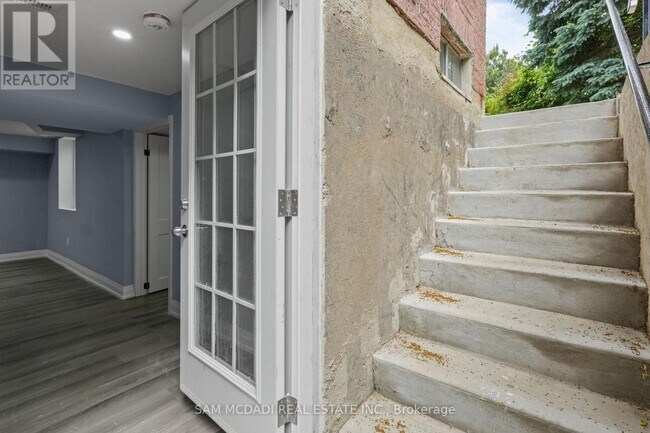 1527 Chiddingstone Cir in Mississauga, ON - Building Photo - Building Photo