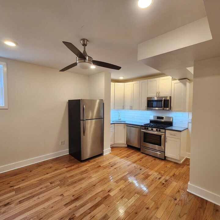 2813 W Girard Ave in Philadelphia, PA - Building Photo