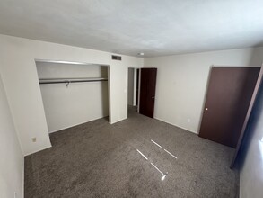 201 Howard Dr, Unit 4 in O'Fallon, IL - Foto de edificio - Building Photo