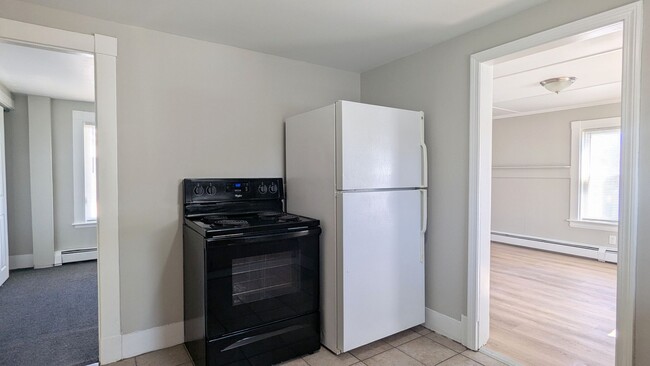 2 Silver Pl in Waterville, ME - Building Photo - Building Photo