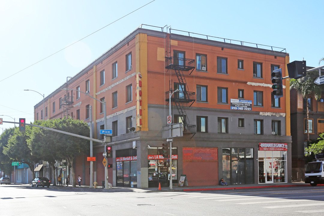 Oviatt Apartments in Los Angeles, CA - Building Photo