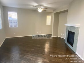 131 Candela Cir in Sacramento, CA - Foto de edificio - Building Photo