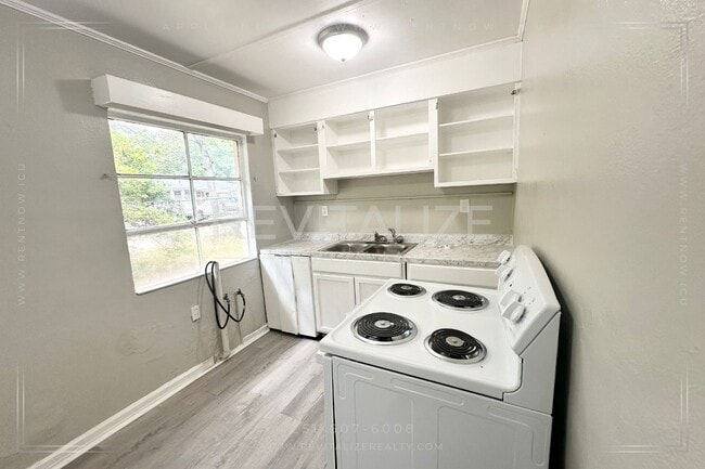 3232 Greenleaf Ct in Mobile, AL - Building Photo - Building Photo