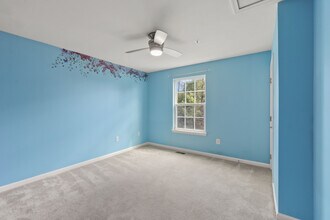 7044 Lennox Ave in Elkridge, MD - Foto de edificio - Building Photo