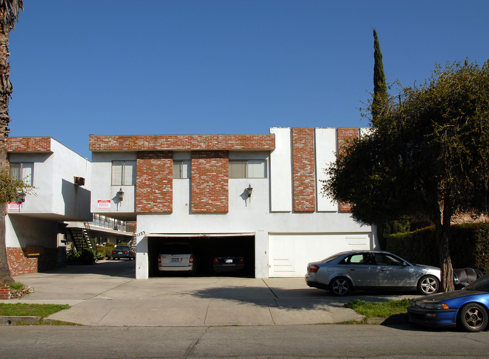 1123 E Elk Ave in Glendale, CA - Building Photo