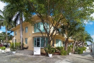 Cassandra Manor in Fort Lauderdale, FL - Foto de edificio - Building Photo