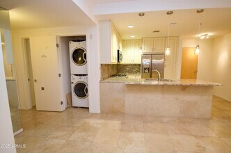 7147 E Rancho Vista Dr in Scottsdale, AZ - Building Photo - Building Photo