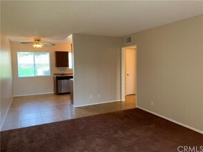 25863 Pacific St-Unit -17 in San Bernardino, CA - Foto de edificio - Building Photo