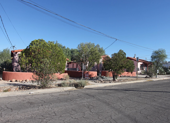 130-196 N Santa Rita Ave in Tucson, AZ - Foto de edificio - Building Photo