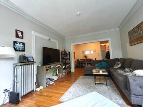 164 Thorndike St, Unit 2 in Brookline, MA - Building Photo - Building Photo