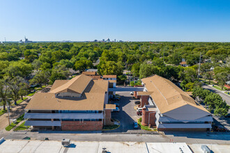 Renata View Apartments in Wichita, KS - Foto de edificio - Building Photo