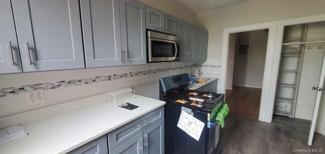 171-71 46th Ave in Queens, NY - Building Photo - Building Photo