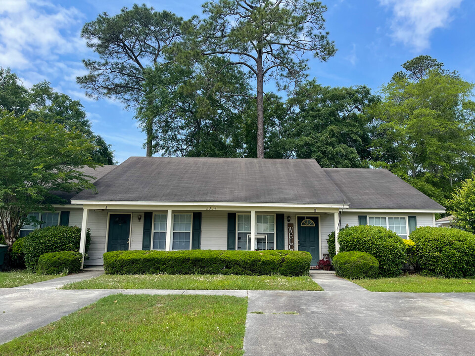 Units A & B in Valdosta, GA - Building Photo