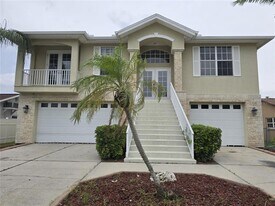 7423 Southwind Dr in Hudson, FL - Building Photo