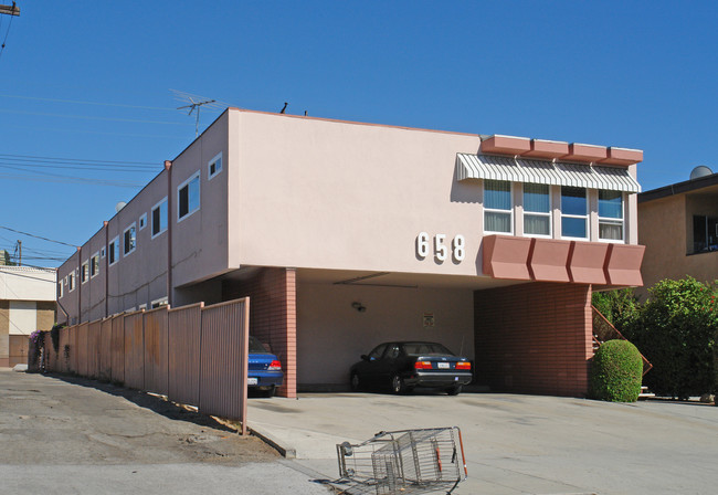 658 N Hayworth Ave in Los Angeles, CA - Foto de edificio - Building Photo