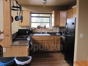 11749 Snowpeak Way in Truckee, CA - Building Photo - Building Photo