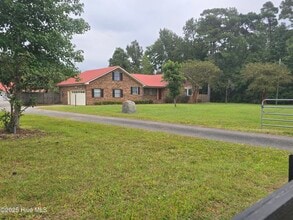 5919 Sidbury Rd in Castle Hayne, NC - Building Photo - Building Photo