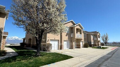 7381 Brittany Town Dr in West Jordan, UT - Building Photo - Building Photo
