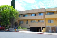 1033 N Genesee Ave in West Hollywood, CA - Foto de edificio - Building Photo