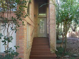 31 N Lakeridge Cir in The Woodlands, TX - Building Photo