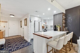 202 W Rittenhouse Square in Philadelphia, PA - Building Photo - Building Photo