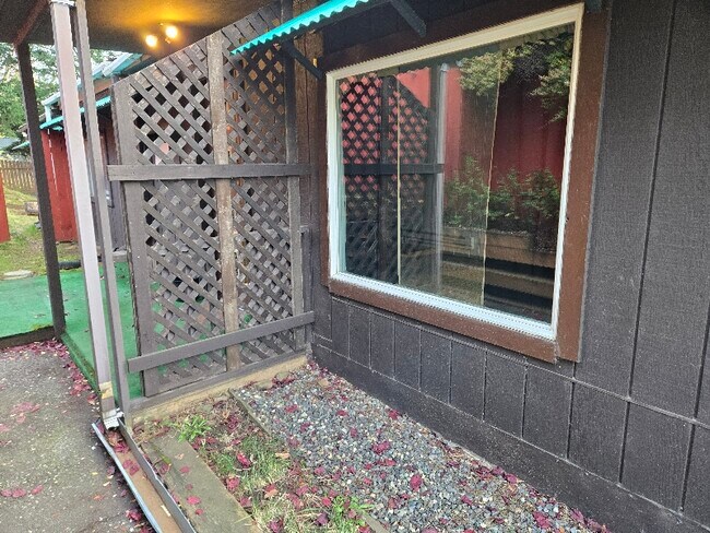 308 Maple St in Bingen, WA - Building Photo - Building Photo