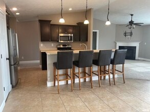 700 Garvey Ln in Chatham, IL - Building Photo - Building Photo