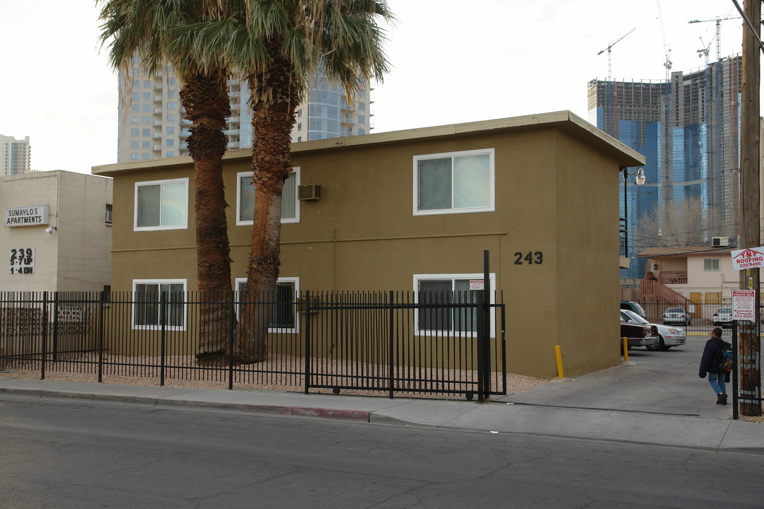 243 W Cleveland Ave in Las Vegas, NV - Building Photo