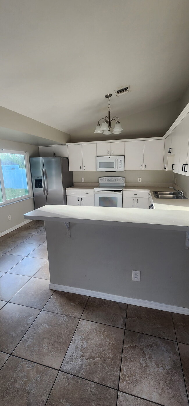 5155 Andris St in North Port, FL - Building Photo - Building Photo