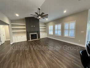 1212 Hickory Point Dr in O'Fallon, IL - Building Photo - Building Photo