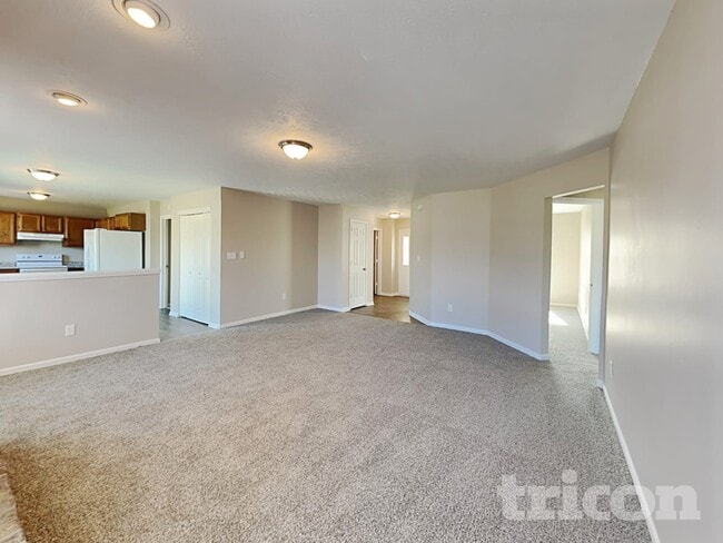 6228 Glenshire Ln in Indianapolis, IN - Foto de edificio - Building Photo