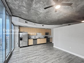 400 W Peachtree St NW, Unit UNIT 1307 in Atlanta, GA - Building Photo - Building Photo