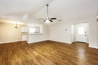 1108 N Knowles Dr in Saginaw, TX - Building Photo - Building Photo