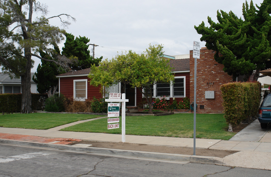 3705 Yosemite St in San Diego, CA - Building Photo