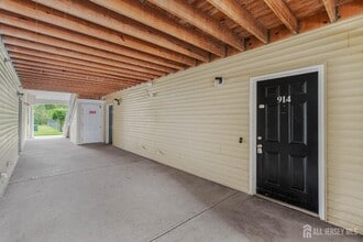 914 Cedar Ct in New Brunswick, NJ - Building Photo - Building Photo