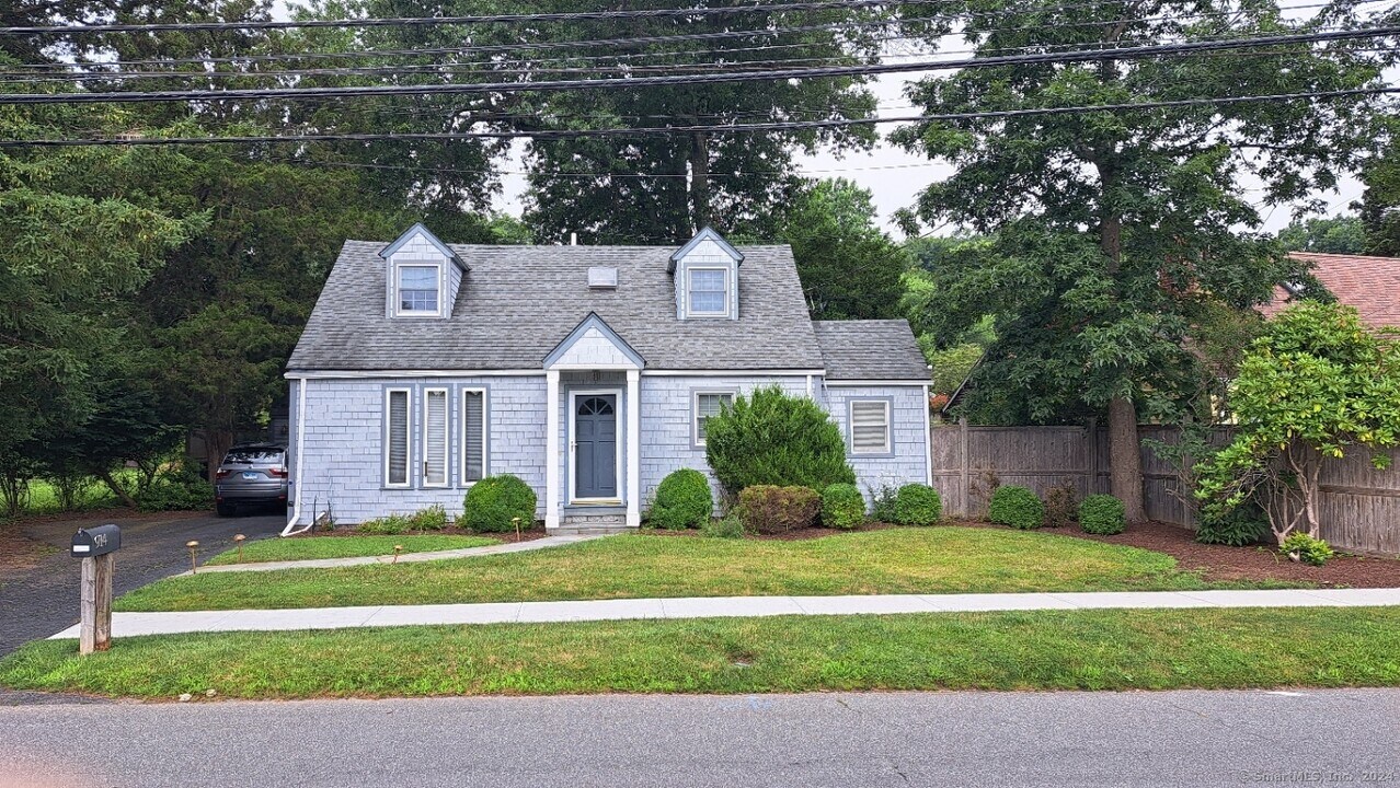 914 S Pine Creek Rd in Fairfield, CT - Building Photo