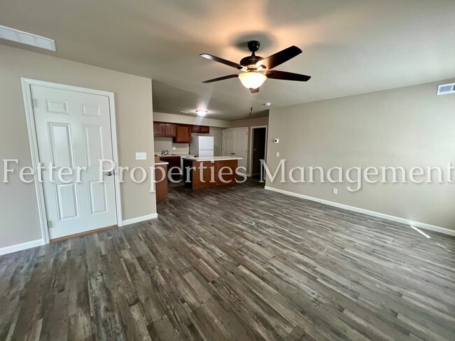 5230 Canyon Cir, Unit D in Newburgh, IN - Foto de edificio - Building Photo