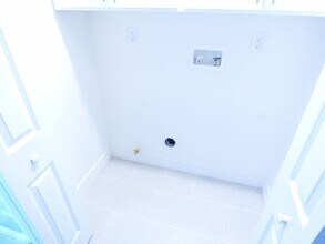 1923 Holly Dr in Los Angeles, CA - Building Photo - Building Photo