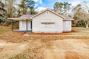 154 Pine Cir in Lagrange, GA - Building Photo