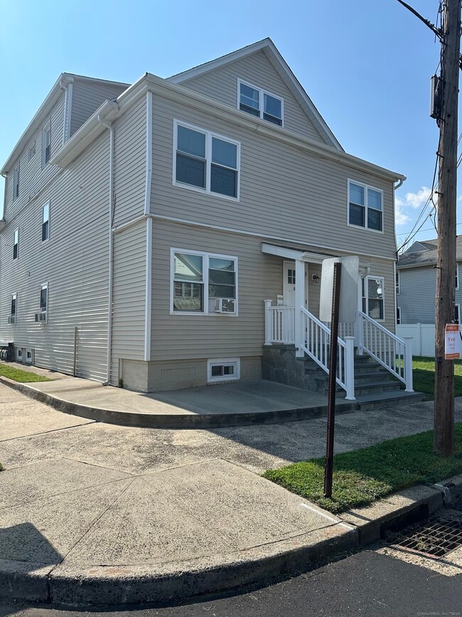36 East Ave in West Haven, CT - Building Photo - Building Photo