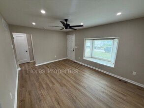 1018 Urana Ave in Columbus, OH - Foto de edificio - Building Photo
