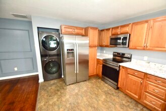 1385 Elizabeth Ln in Atlanta, GA - Building Photo - Building Photo