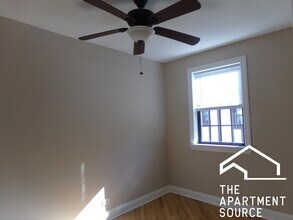 896 Green Bay Rd, Unit 17 in Winnetka, IL - Building Photo - Building Photo