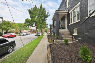 11-17 W Tompkins St in Columbus, OH - Foto de edificio - Building Photo