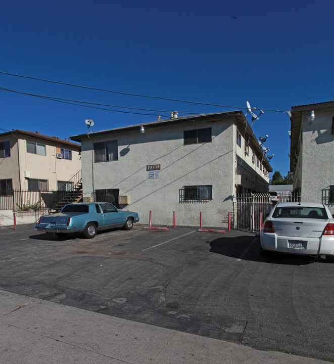 Sutter Twins in Pacoima, CA - Foto de edificio